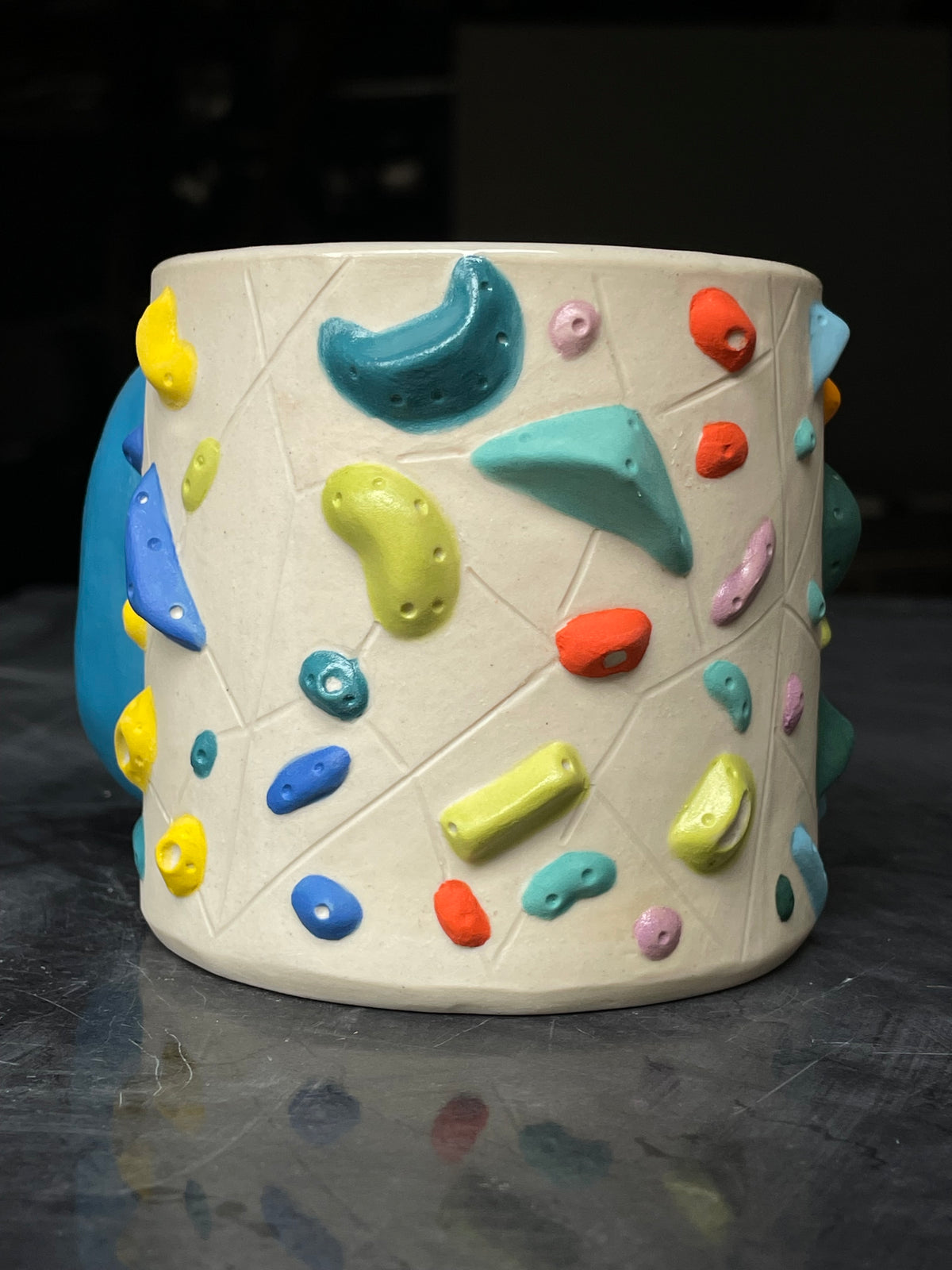 Detailed Holds - White Climbing Cup with BLUE Hold Handle - 12oz