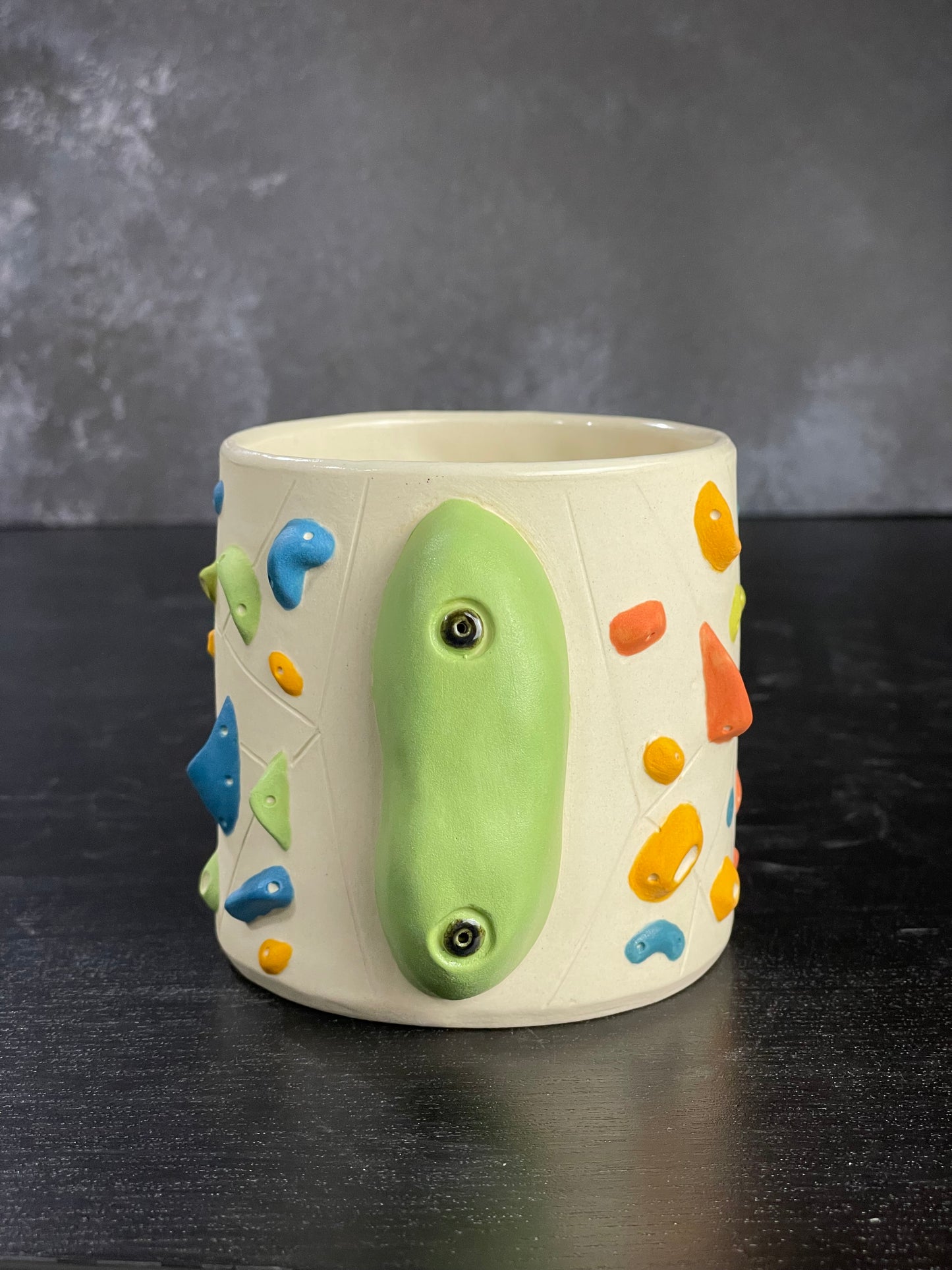 White Climbing Cup with Hold Handle - GREEN
